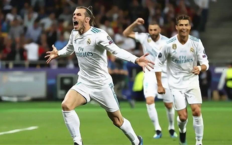 足球联赛冠军争夺激烈，赛况精彩纷呈，战绩斐然