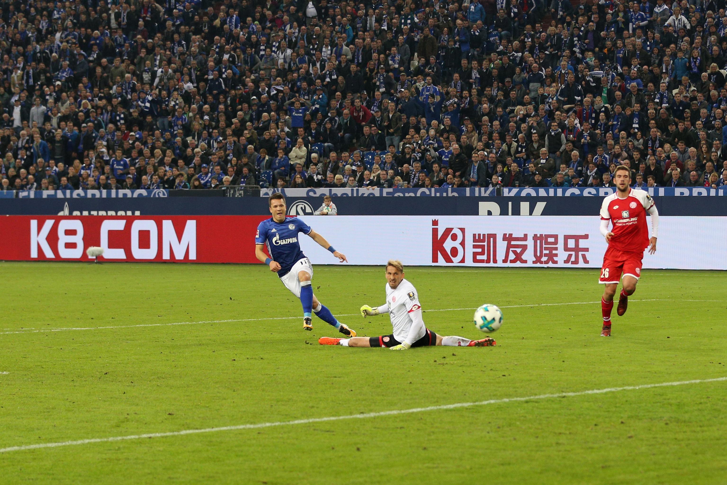 关于沙尔克队主场失利,教练寻求解决方案,全场震撼的信息 关于沙尔克队主场失利,教练寻求解决方案,全场震撼的信息