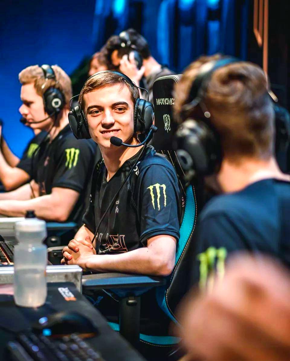 包含FNC鏖战TL,Tarzan打出惊人五杀宿命之战入围赛,引爆全场热议的词条 包含FNC鏖战TL,Tarzan打出惊人五杀宿命之战入围赛,引爆全场热议的词条