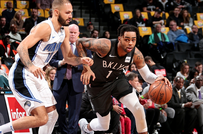 包含威廉姆斯鏖战红牛二队，拉塞尔高光表现的词条