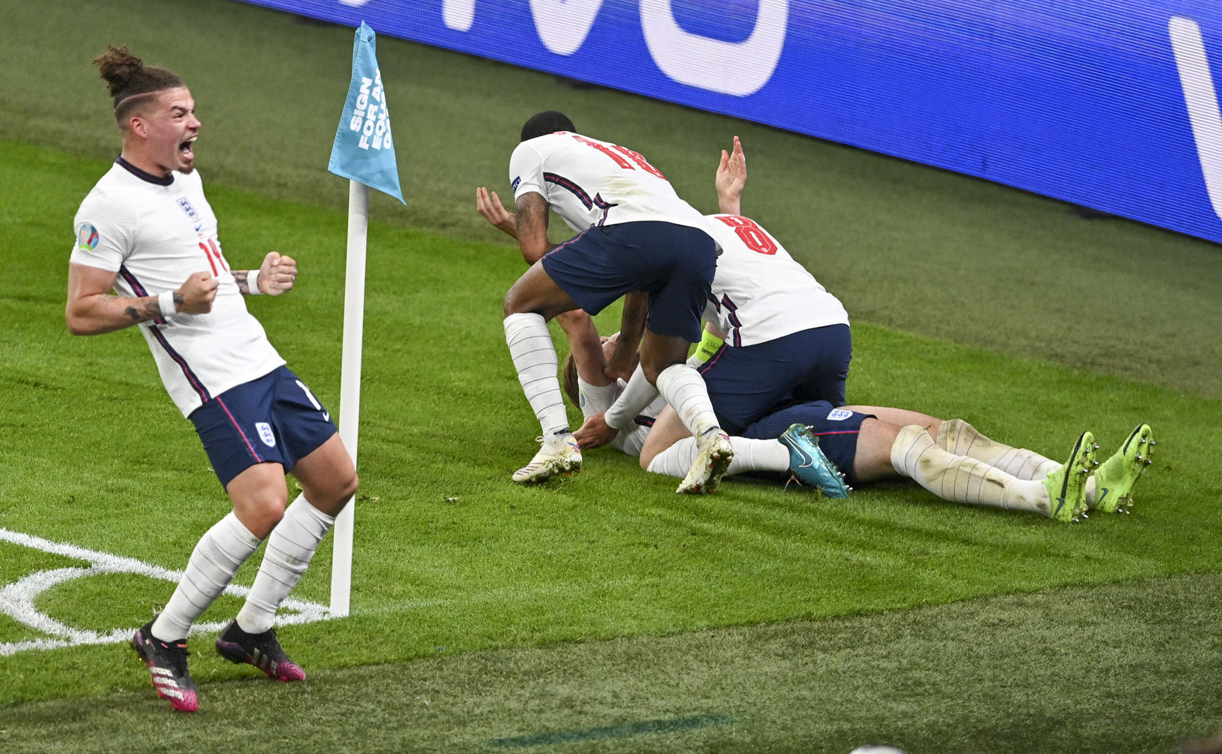 塞维利亚翻盘丹麦，凯恩关键制胜