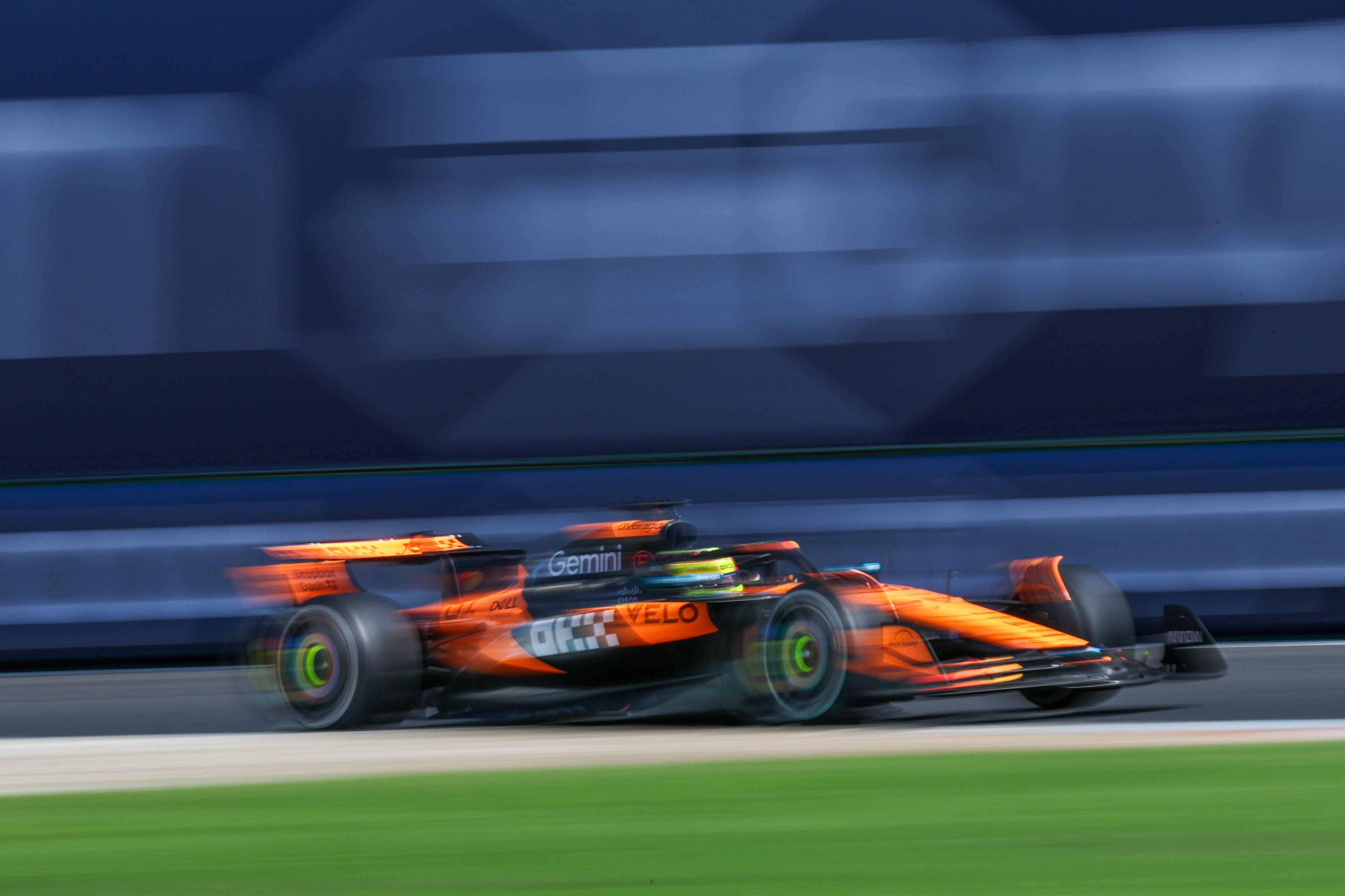 迈凯伦鏖战红牛二队,皮亚斯特里带队取胜的简单介绍 迈凯伦鏖战红牛二队,皮亚斯特里带队取胜的简单介绍