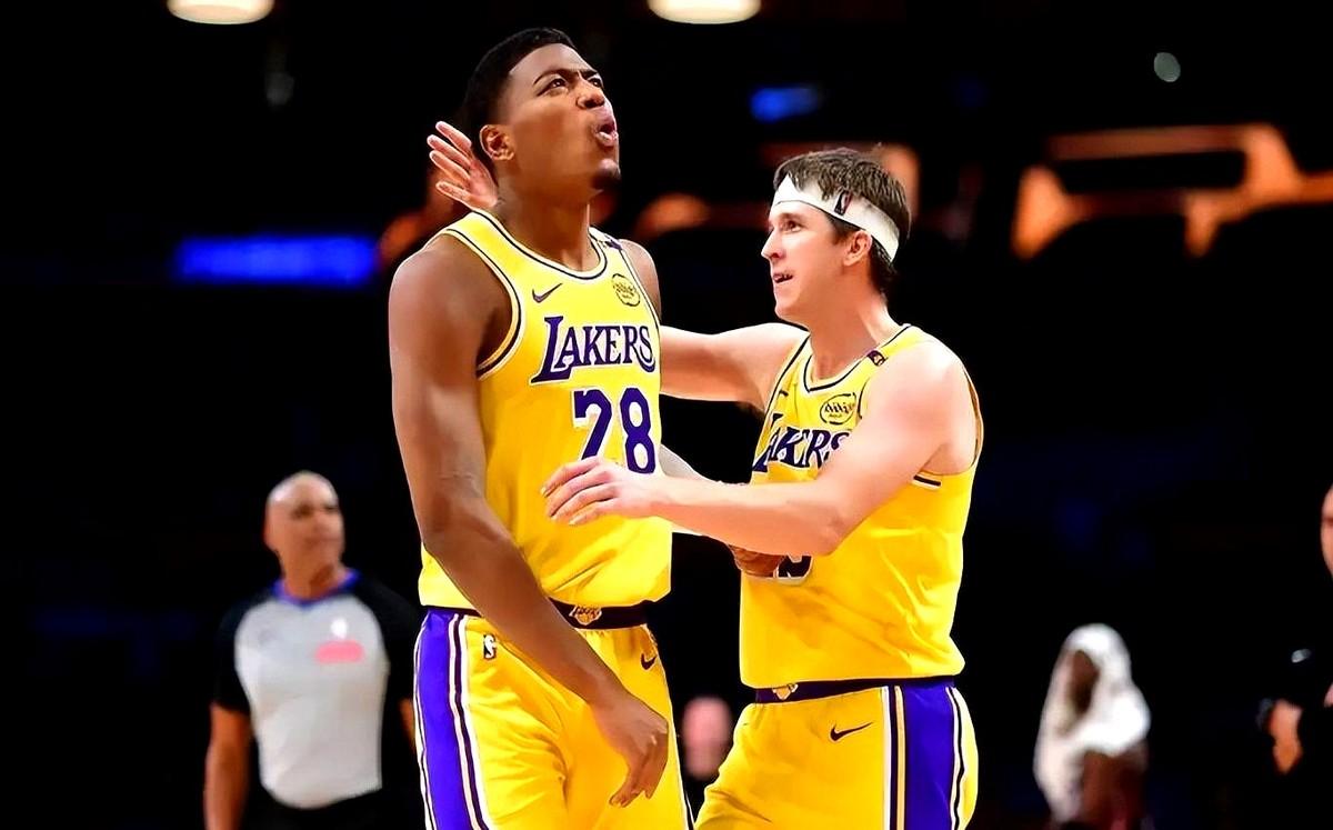 湖人鏖战江苏队,锡安关键制胜 湖人鏖战江苏队,锡安关键制胜