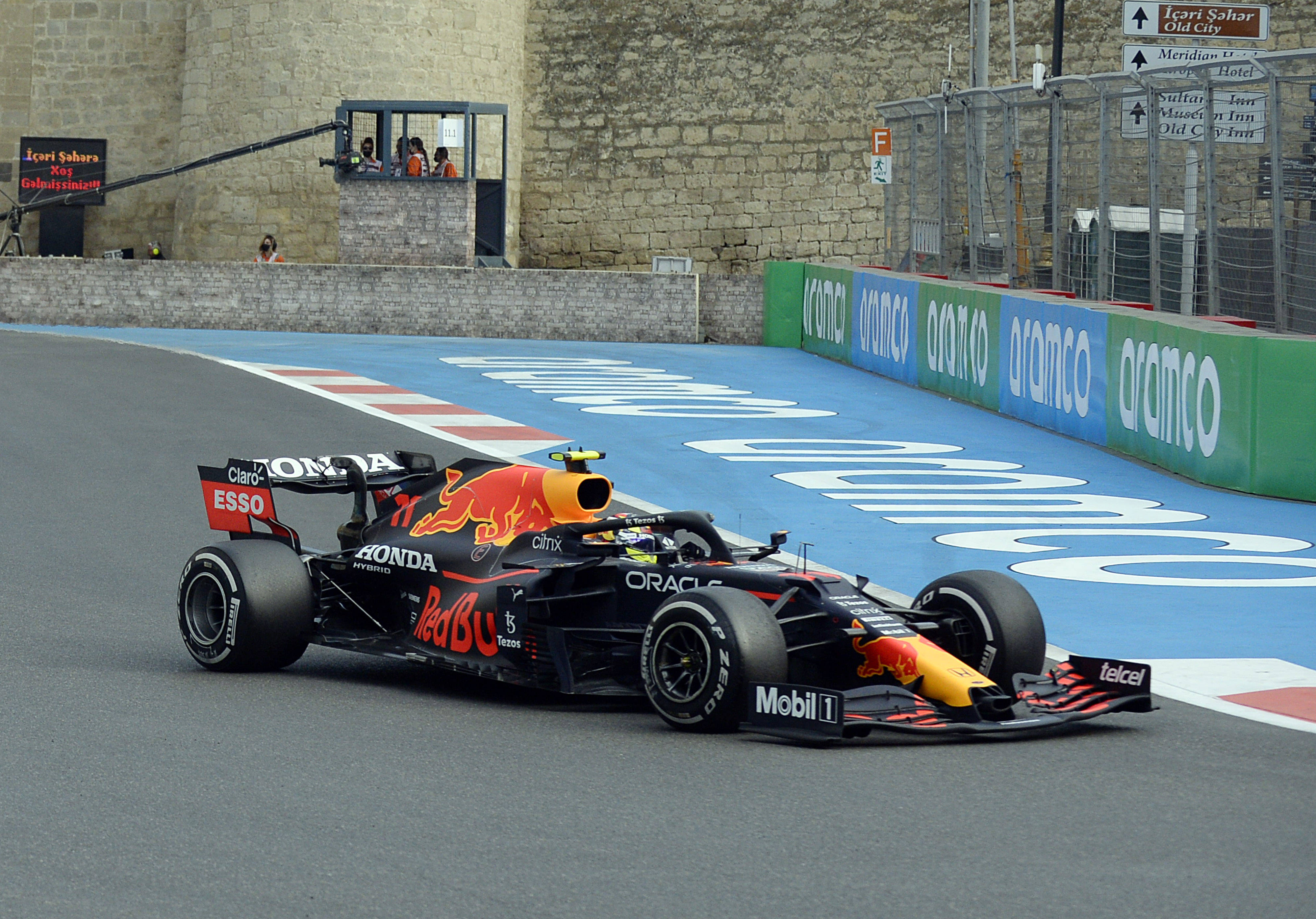 阿斯顿马丁横扫雷诺车队，佩雷兹惊艳四座