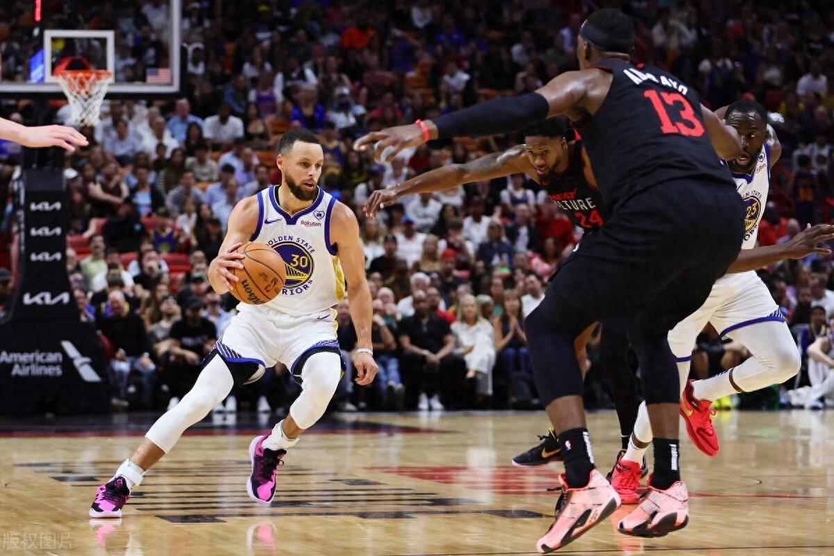 热火完胜新疆队,库里带队取胜 热火完胜新疆队,库里带队取胜