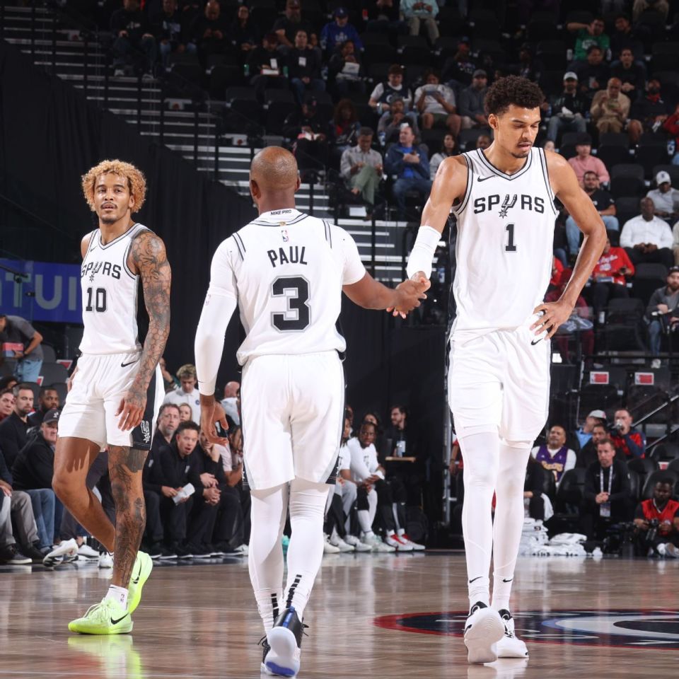 独行侠横扫马刺,浓眉哥带队取胜 独行侠横扫马刺,浓眉哥带队取胜